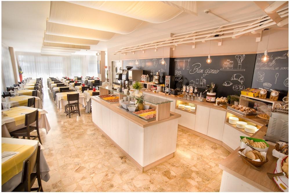 Hotel Azzorre Jesolo Extérieur photo