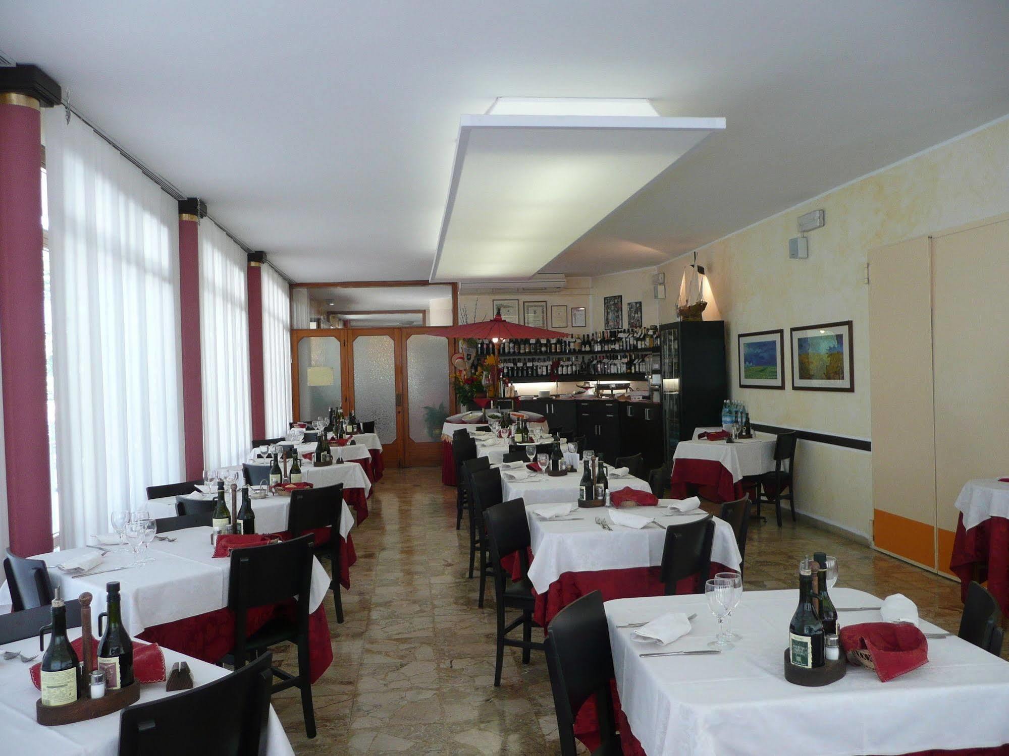 Hotel Azzorre Jesolo Extérieur photo